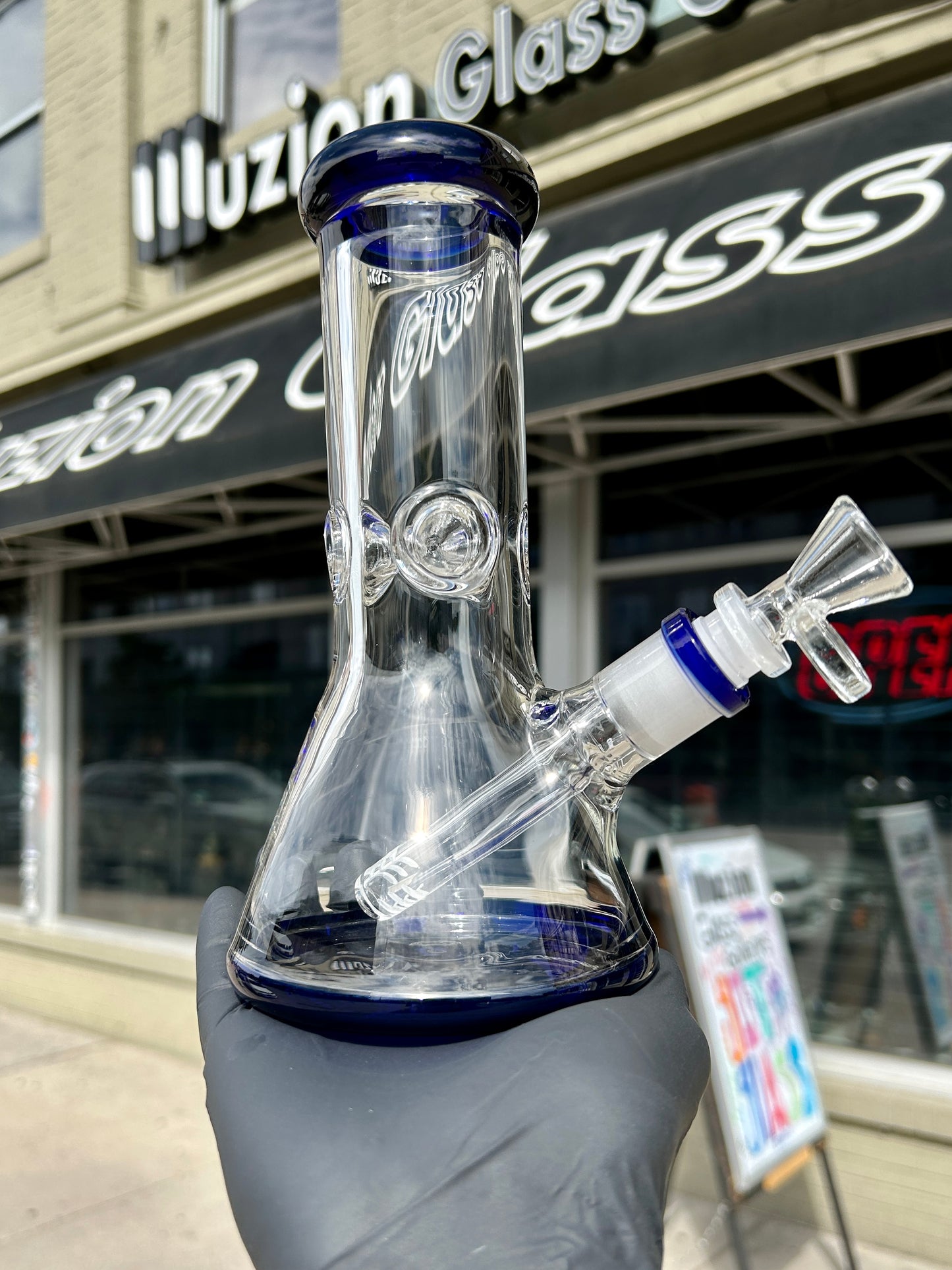 8.5" 7MM Mini Beaker With Color Base and Lip Accents